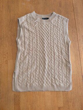 Moon & Madison Cable Knit Sweater Vest, Small, Beige